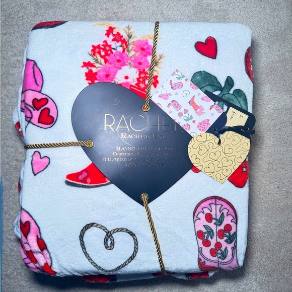 RACHEL Rachel Roy White and Red Valentine Heart Patterned Blanket